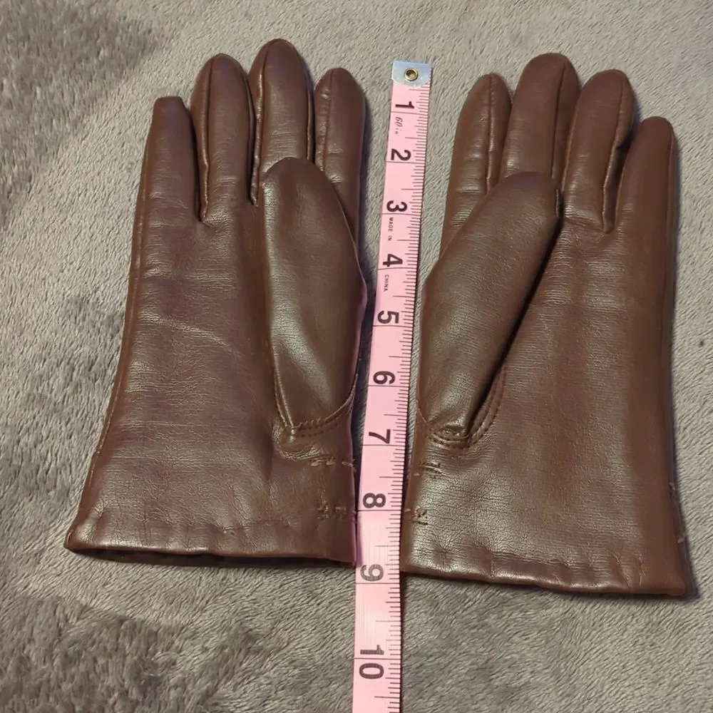 Like new ladies faux leather lined driving‎ gloves. Vegan